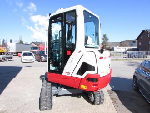 Takeuchi TB 225  – Detailaufnahme Motor (Bild 7)