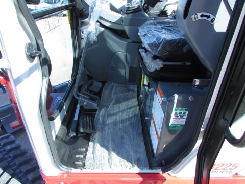 Takeuchi TB 225  – Einsatz auf Baustelle (Bild 9)