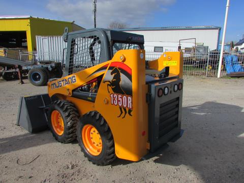 Mustang / Gehl / Manitou 1350 R  (Kein Bobcat)  – Detailaufnahme Kabine (Bild 6)
