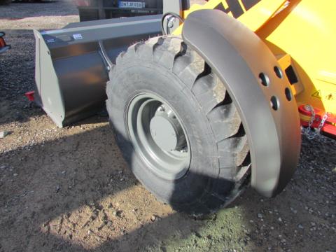 Liebherr L 506 Compact  – Einsatz auf Baustelle (Bild 9)