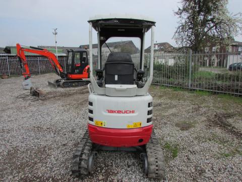 Takeuchi TB 215 R  – Detailaufnahme Kabine (Bild 6)
