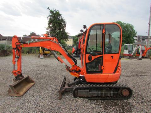 JCB 8025  – Frontansicht (Bild 1)