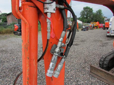 JCB 8025  – Seitenansicht rechts (Bild 3)