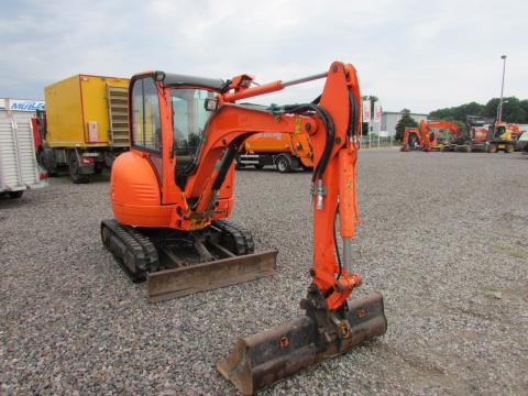 JCB 8025  – Heckansicht (Bild 4)