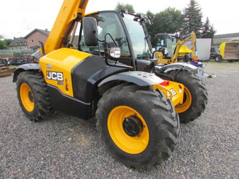 JCB 531-70 Teleskoplader – Seitenansicht links (Bild 2)