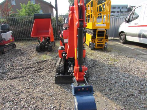 Kubota K008-5 neues Modell – Seitenansicht links (Bild 2)