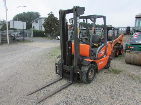 Steinbock / Boss CD 22 C Diesel Gabelstapler  – Seitenansicht links (Bild 2)