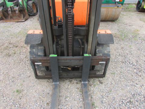 Steinbock / Boss CD 22 C Diesel Gabelstapler  – Seitenansicht rechts (Bild 3)