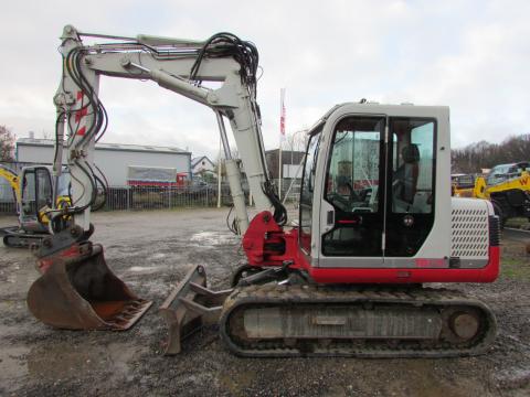 Takeuchi TB 175  – Frontansicht (Bild 1)