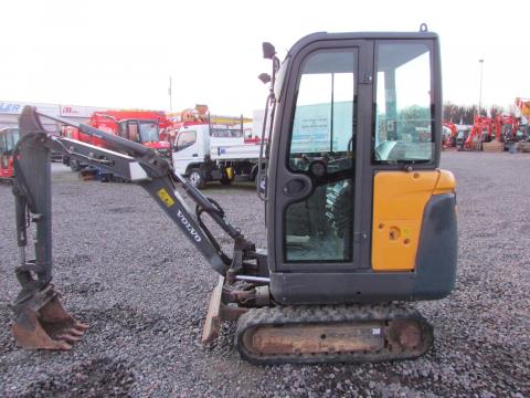 Volvo EC 15 C  – Frontansicht (Bild 1)