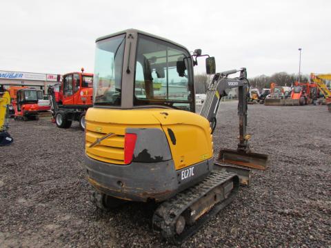 Volvo EC 27 C  – Einsatz auf Baustelle (Bild 9)