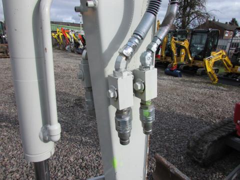 Takeuchi TB 225 V1  – Seitenansicht rechts (Bild 3)