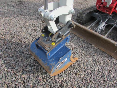 Takeuchi TB 225 V1  – Heckansicht (Bild 4)