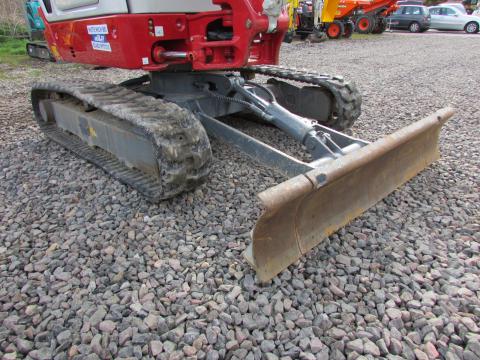 Takeuchi TB 225 V1  – Detailaufnahme Kabine (Bild 6)