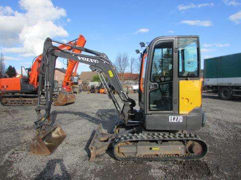 Volvo EC 27 D  – Frontansicht (Bild 1)