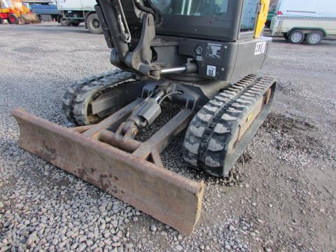 Volvo EC 27 D  – Seitenansicht rechts (Bild 3)
