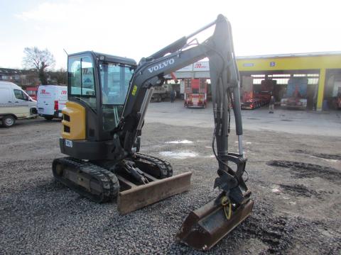 Volvo EC 27 D  – Heckansicht (Bild 4)