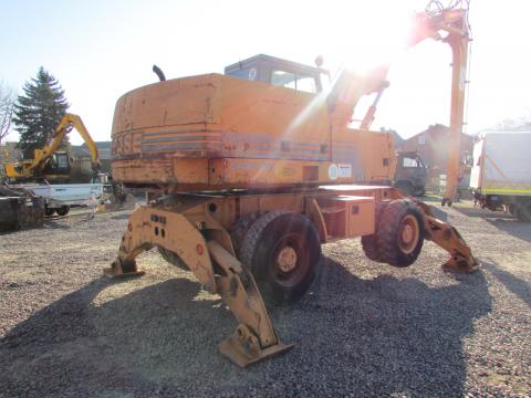 Case 888 B-P Umschlagbagger  – Seitenansicht rechts (Bild 3)
