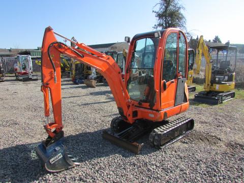 JCB 8018 CTS  – Seitenansicht links (Bild 2)