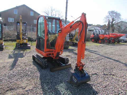 JCB 8018 CTS  – Seitenansicht rechts (Bild 3)