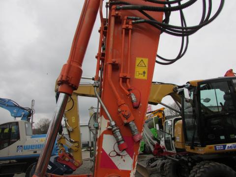 Hitachi ZX 140 W-3  – Seitenansicht rechts (Bild 3)