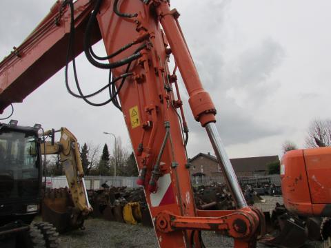 Hitachi ZX 140 W-3  – Heckansicht (Bild 4)