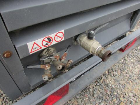 Atlas Copco XAS 137  – Heckansicht (Bild 4)