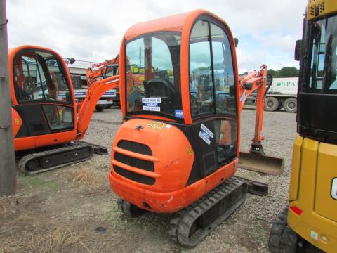 JCB 8018 CTS  – Seitenansicht rechts (Bild 3)
