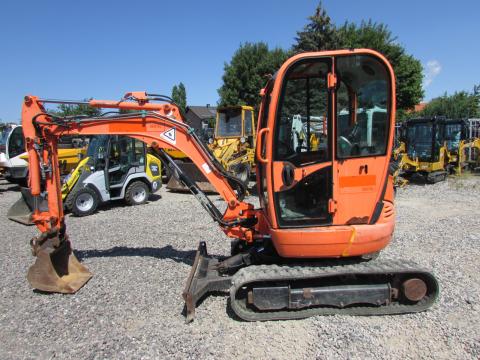 JCB 8025 – Frontansicht (Bild 1)