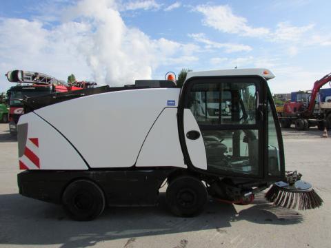 Johnston Sweepers CN 200 Kehrmaschine 142A 101T  – Seitenansicht links (Bild 2)