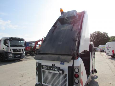 Johnston Sweepers CN 200 Kehrmaschine 142A 101T  – Frontansicht (Bild 13)