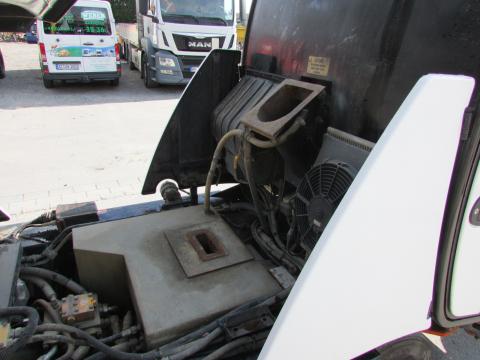 Johnston Sweepers CN 200 Kehrmaschine 142A 101T  – Seitenansicht links (Bild 14)
