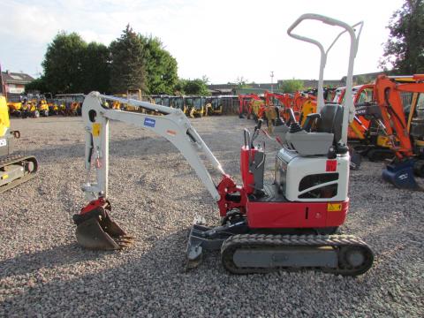 Takeuchi TB 210 R  – Frontansicht (Bild 1)