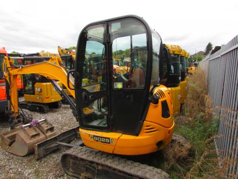 JCB 8025  – Heckansicht (Bild 4)