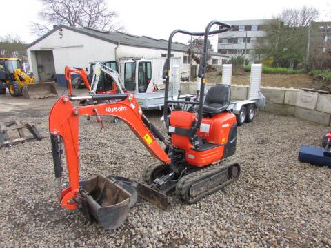 Kubota K 008-3  – Heckansicht (Bild 4)