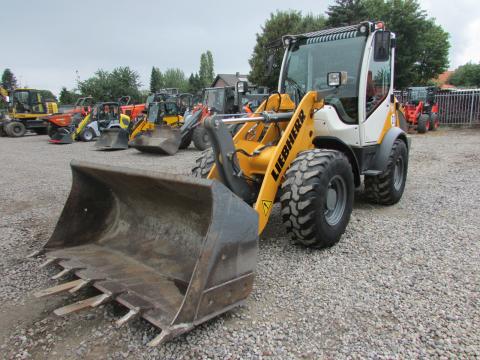 Liebherr L 506 Compact  – Seitenansicht links (Bild 2)