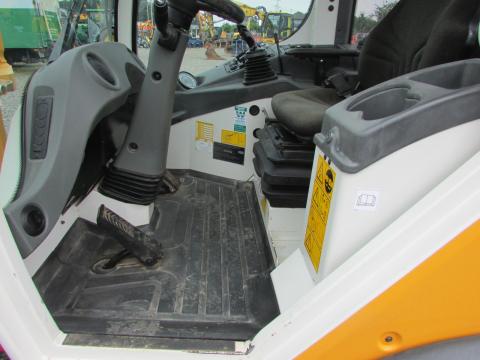 Liebherr L 506 Compact  – Einsatz auf Baustelle (Bild 9)
