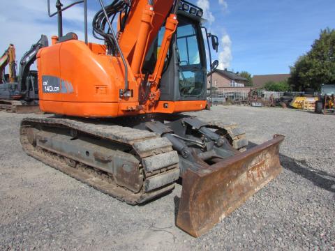 Doosan DX 140 LCR-3  – Seitenansicht links (Bild 2)