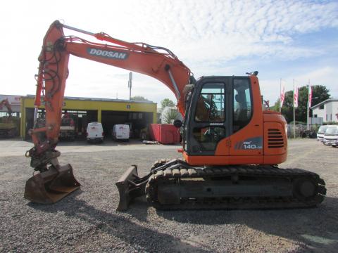 Doosan DX 140 LCR-3  – Detailaufnahme Motor (Bild 7)
