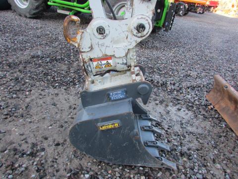 Takeuchi TB 225  – Seitenansicht links (Bild 2)