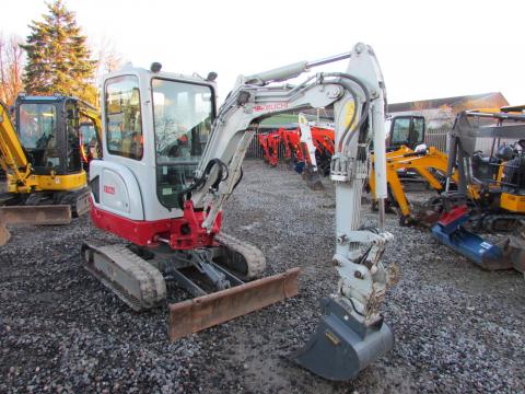 Takeuchi TB 225  – Heckansicht (Bild 4)