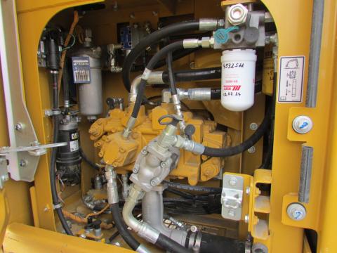 Caterpillar 318 FL – Detailaufnahme Motor (Bild 7)