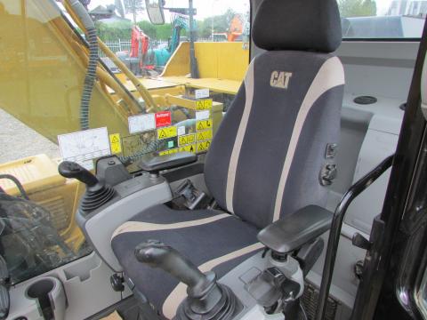 Caterpillar 318 FL – Technikdetail (Bild 12)