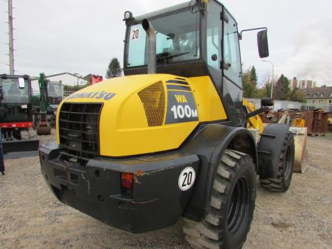 Komatsu WA 100 M-6 – Heckansicht (Bild 4)