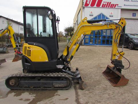 Yanmar Vio 25-4 – Frontansicht (Bild 1)