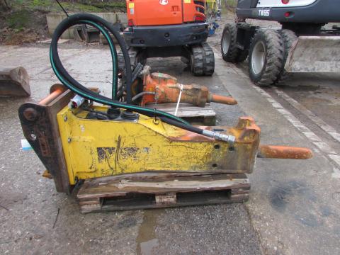 Atlas Copco MB 750 – Frontansicht (Bild 1)