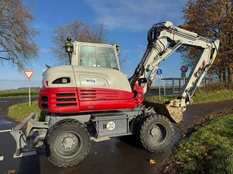 Takeuchi TB 295 W V4 – Frontansicht (Bild 1)