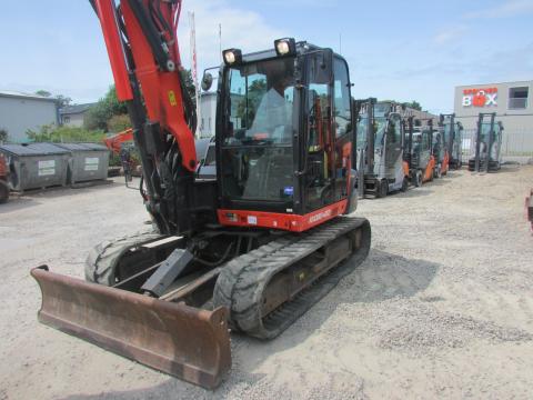 Kubota KX 080-4 alpha 2 – Seitenansicht links (Bild 2)