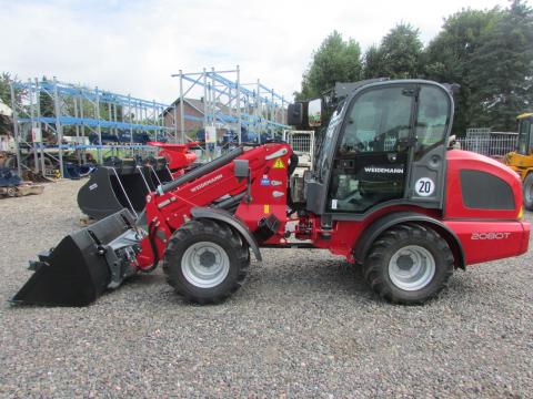 Weidemann 2080 T / RL 40 Teleskopradlader  – Frontansicht (Bild 1)