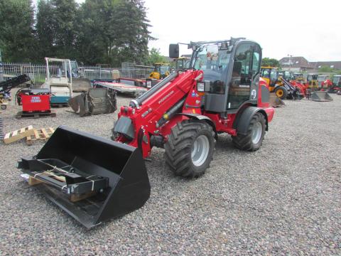 Weidemann 2080 T / RL 40 Teleskopradlader  – Seitenansicht links (Bild 2)